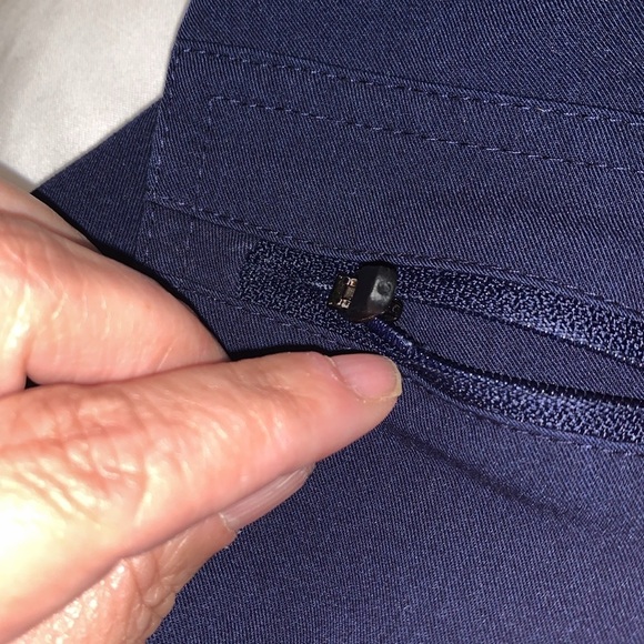 Gently Loved Zamora Technical Collection Joggers by FIGS **Broken Front Zipper** - Picture 12 of 12